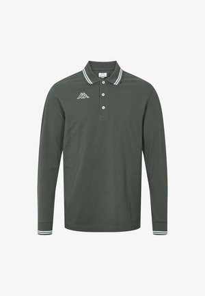 Polo de manga larga verde oscuro con cuello y puños a rayas blancas, tres botones en la parte delantera y un pequeño logo blanco en el pecho izquierdo.