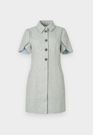 Rövid ujjú ruha világoskék halszálkamintás anyagból, patentos elülső résszel és strukturált gallérral, sima bélésbelsővel.