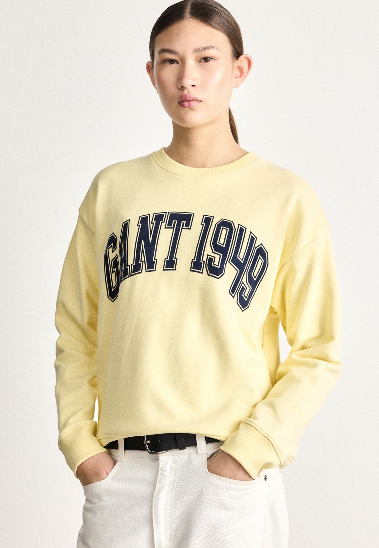 GRAPHIC C NECK