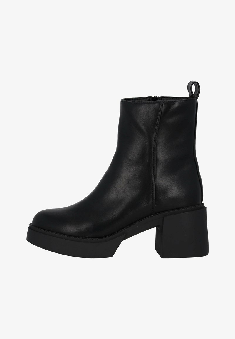 Bottine en cuir noir avec talon bloc, fermeture éclair latérale et languette à l'arrière, présentée sur fond blanc.