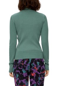 QS Sweter