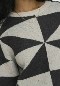 ONLY GEMUSTERTER - Strickpullover - oatmeal
