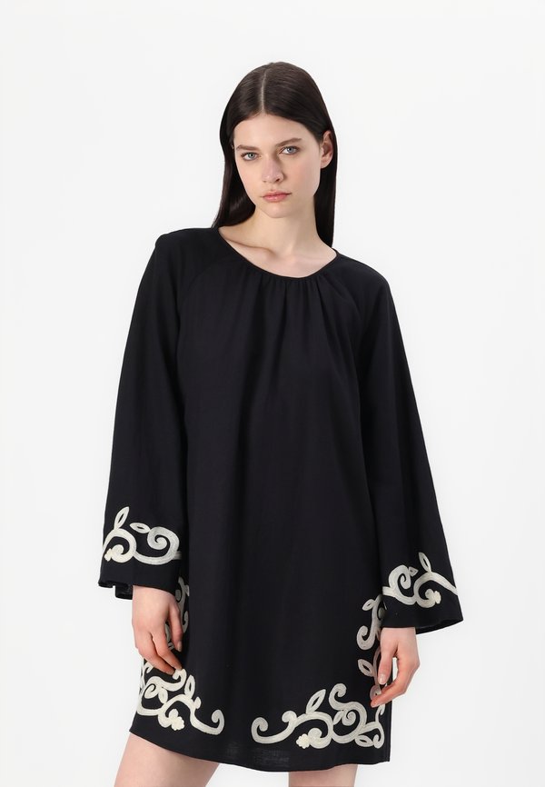 VIPOLENE O NECK SHORT DRESS - Freizeitkleid