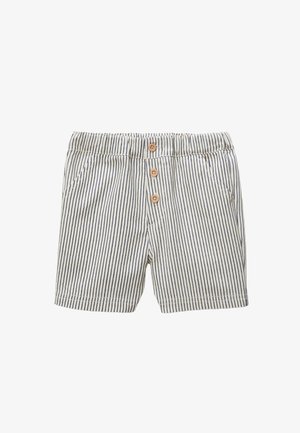 Shorts rayés en tissu léger, avec un fond crème et des rayures verticales marines, taille élastique et trois boutons en bois.