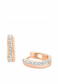 Roséguld hoopörhängen med en silverdetalj, som har en rad klara rhinestones längs den främre kanten. Slät, polerad yta.