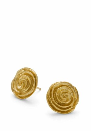 Uhani iz zlatega odtenka v obliki podrobnih vrtnic z teksturiranim, plastnim dizajnom cvetnih listov na belem ozadju.