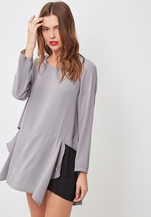 FLUIDO CORTO - Vestido informal - gris