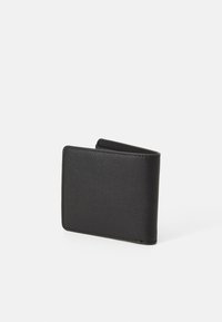Portefeuille en cuir noir avec une finition texturée, design plié en deux, bords arrondis et détails de couture minimalistes. Taille compacte pour les poches.