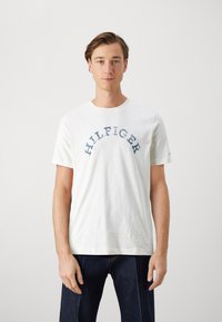 Tommy Hilfiger ARCHED TEE - T-shirts med print - calico