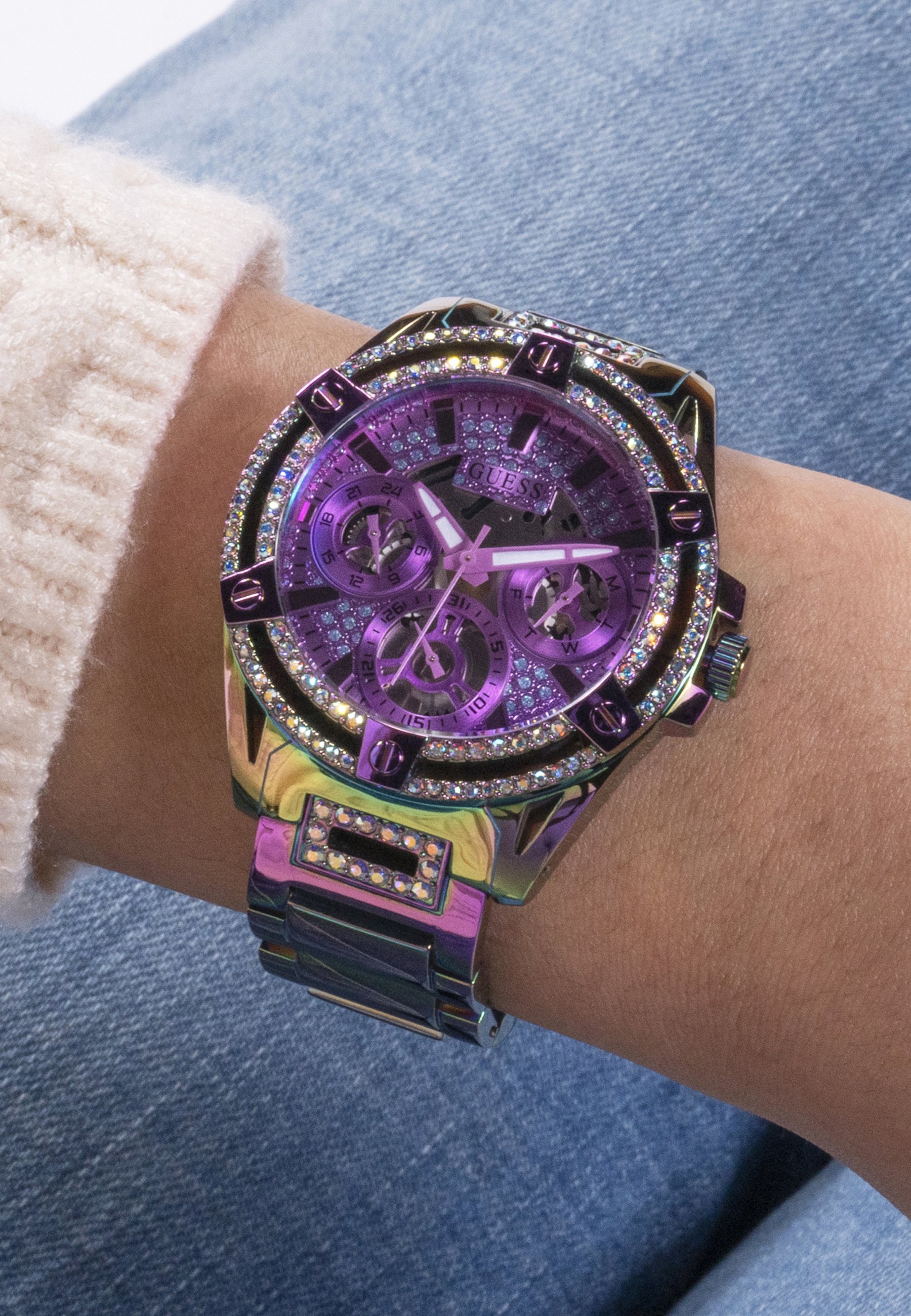 Orologio GUESS Bicolore Con Quadrante Viola: Elegante, Analogico, Vetro Minerale, Bracciale In Metallo