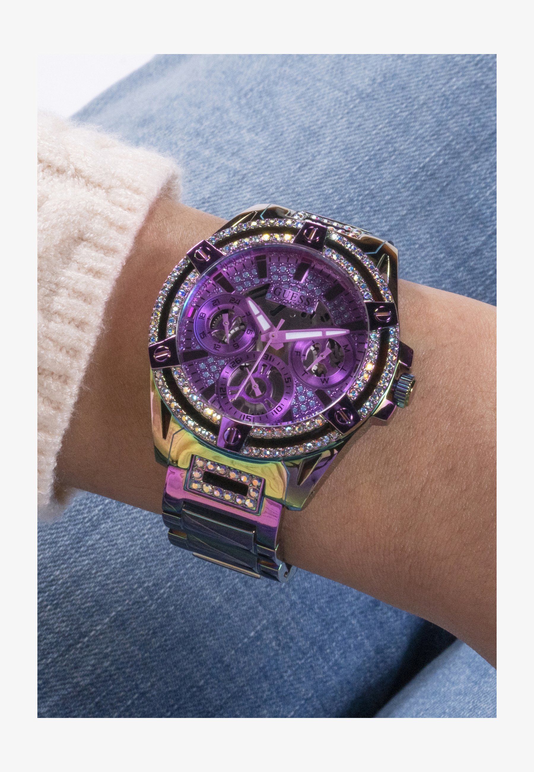 Orologio GUESS Bicolore Con Quadrante Viola: Elegante, Analogico, Vetro Minerale, Bracciale In Metallo
