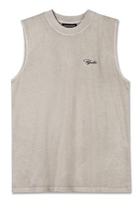 Ærmeløs beige tanktop lavet af blødt stof. Har en rund hals og et sort broderet logo på brystet. Enkel, minimalistisk design.