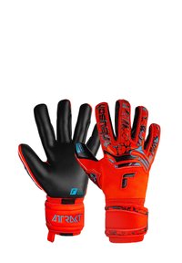 Gants de gardien de but rouges et noirs avec des paumes en latex noir texturé, un dos vibrant rouge et des accents bleus. Dotés de sangles au poignet pour un ajustement sécurisé.