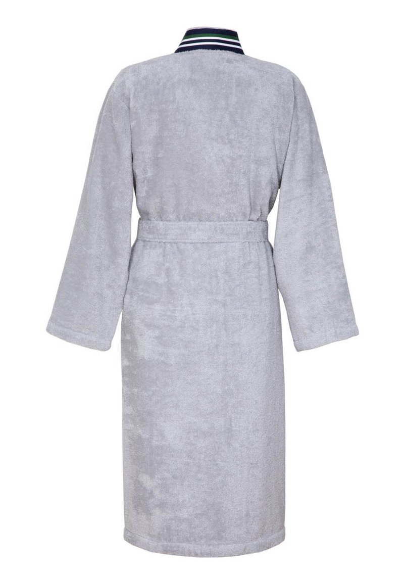 Grau-farbenes Badetuch aus Frottee mit langen Ärmeln, einem Bindegürtel und einem navy-blauen gestreiften Kragen. Weicher Stoff und kniehoher Schnitt.