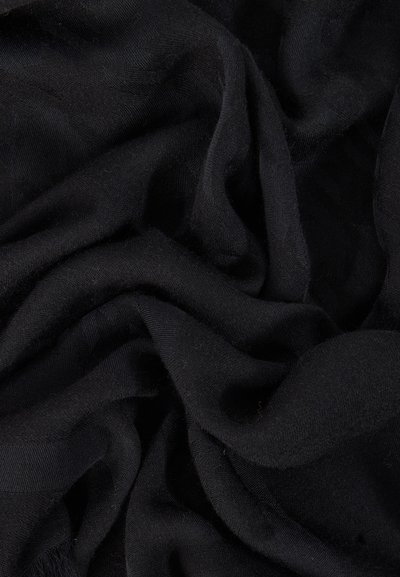 Tissu noir doux avec des plis visibles et une surface légèrement texturée.