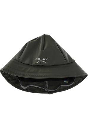 Chapeau d'extérieur imperméable vert foncé avec large bord, logo "Swedemount" et une petite étiquette avec le drapeau suédois à l'intérieur du bord.