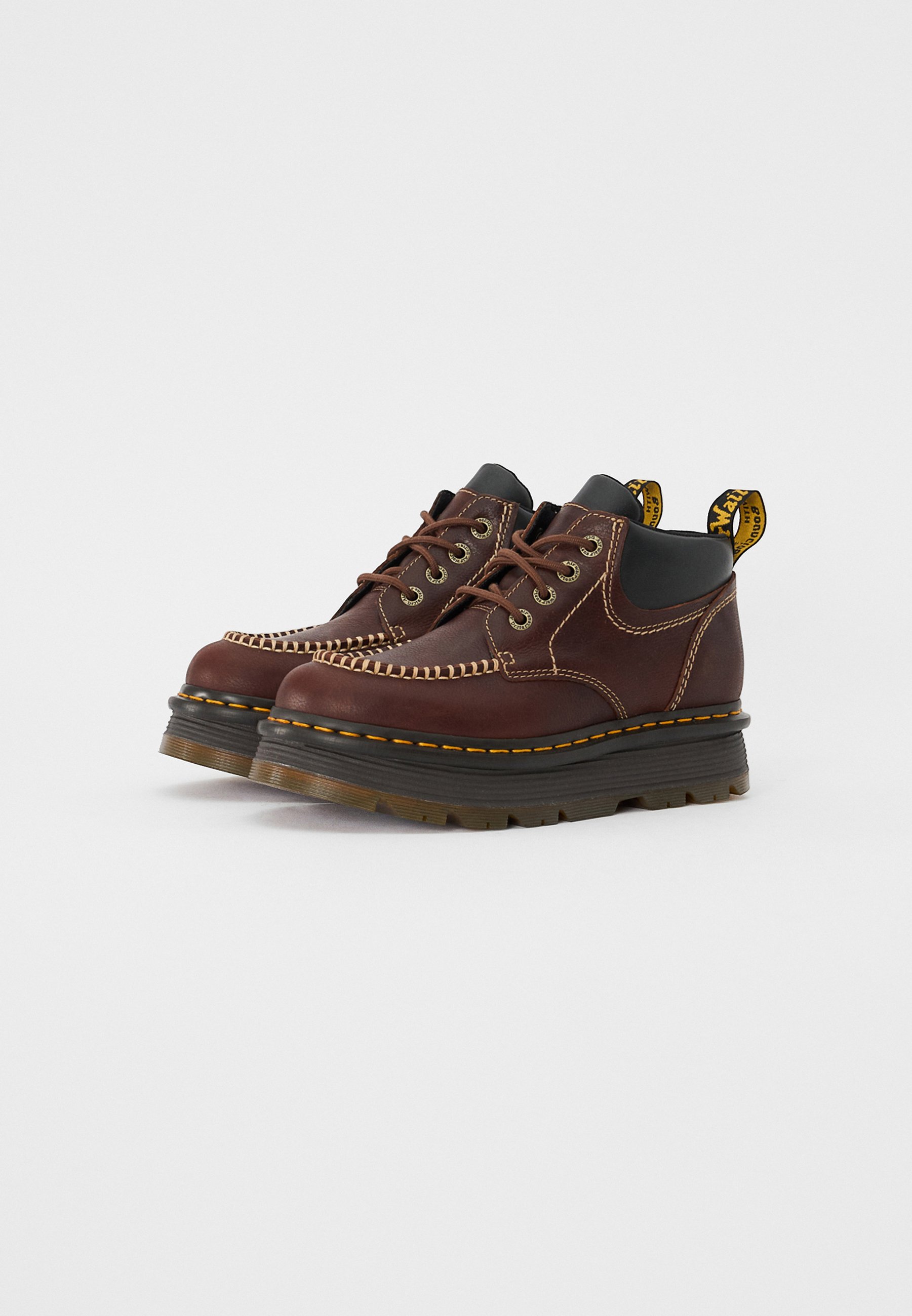 ブラウン【Dr.Martens】Zebzag レザー カジュアル シューズ Dr. Martens Zebzag Leather Casual 4-Eye Lace-Up Premium