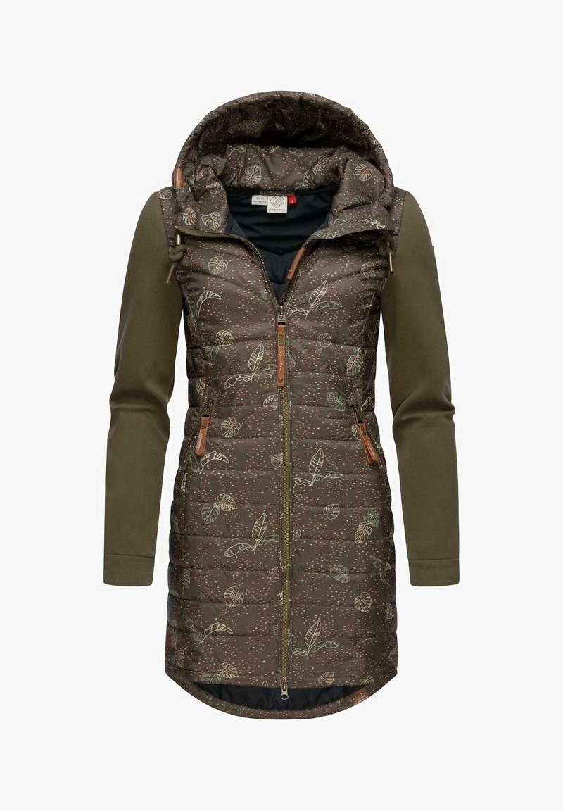 Pufīgs jebkura laika apģērbs ar brūnu kviltu ķermeni, kas rotāts ar lapu rakstiem, zaļām piedurknēm un kapuci. Iekļautas rāvējslēdzēju kabatas un smilškrāsas akcenti.