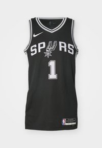 Juodas krepšinio marškinėlis su „SPURS“ užrašu baltomis raidėmis, turintis numerį „1“ ir Nike logotipą. Pagamintas iš tinklinės medžiagos, su apvaliu iškirpimu ir šoninėmis detalėmis.