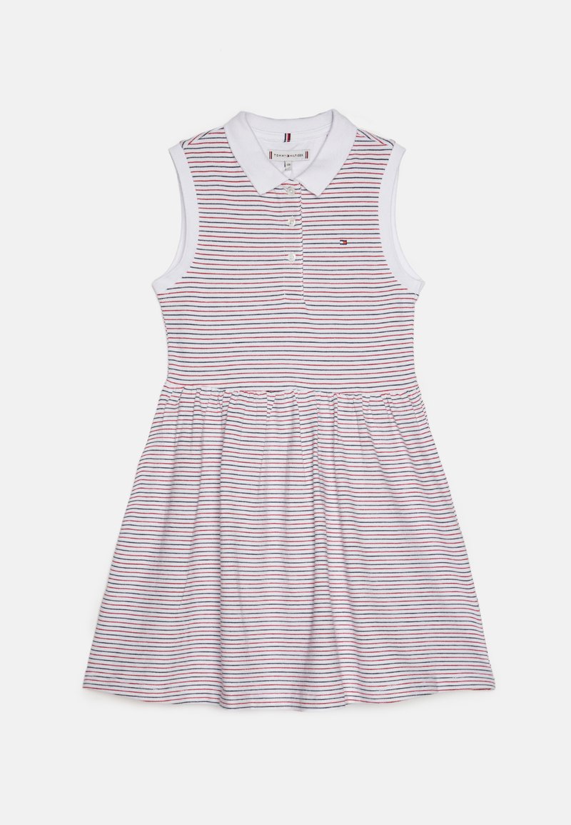 Haljina bez rukava s ovratnikom, crvenim i plavim horizontalnim prugama na bijeloj podlozi, teksturirana tkanina i nabrani struk.