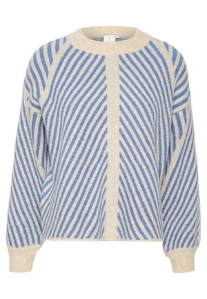 Brede trui in beige met blauwe diagonale strepen. Heeft een ronde hals en lange mouwen, met een zachte textuur.