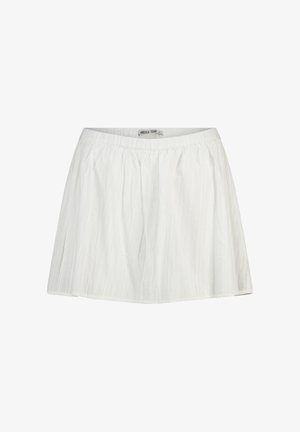 Mini-jupe plissée blanche avec taille élastique et texture verticale subtile, étiquette "America Today" à l'intérieur.