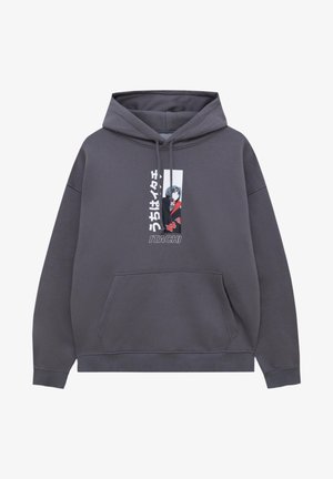 Dunkelgrauer Hoodie mit Fronttasche, Kordelzug und Grafik des Anime-Charakters Itachi mit japanischem Text.