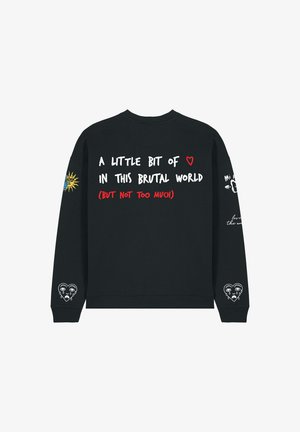 Fekete pulóver, vastag fehér és piros felirattal a hátoldalon, a ujjain nap és szív grafikákkal. Pamut anyagból készült, kerek nyakkivágással.