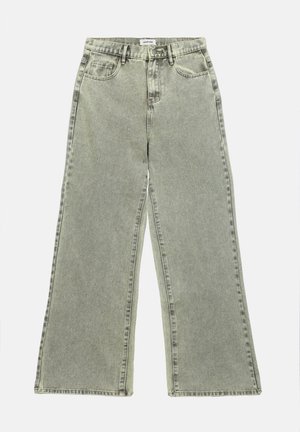 Wide-leg jeans in light gray denim, featuring a high waist, front pockets, and a raw hem. Distressed texture adds visual interest.