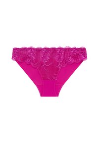 Culottes en dentelle rose avec une bordure en dentelle florale à la taille et un tissu lisse dans une teinte assortie.