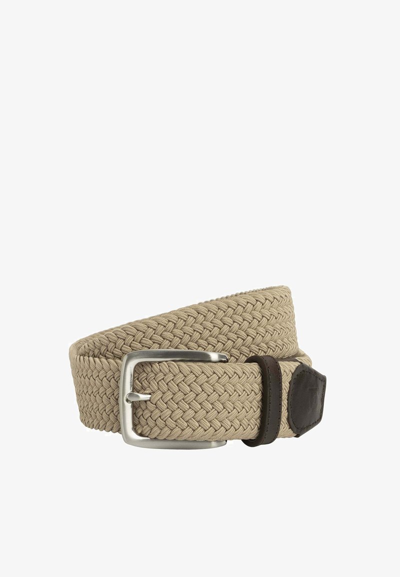 Geweven beige riem met een zilverkleurige metalen gesp, bruine leren accenten en een gestructureerd oppervlak.