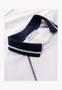 Sélectionné, off-white-navy