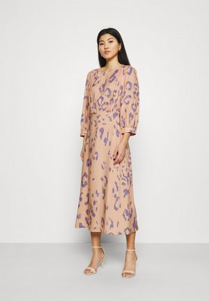 V-BACK WITH BOW MIDI DRESS - Vestido informal - peach