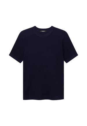 Marineblauw kortärmelig gebreid shirt met ronde hals en subtiele geribbelde textuur, plat gelegd op een witte achtergrond.