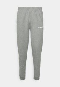 Grå fleece-joggingbyxor med elastisk midja, avslutning vid anklarna, och vit "hummel"-logotyp på övre vänstra låret.