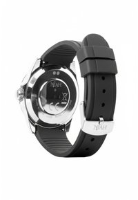 Orologio analogico con cassa in acciaio inossidabile argento, cinturino in gomma nera e retro in vetro che mostra il logo del marchio e le marcature CE.