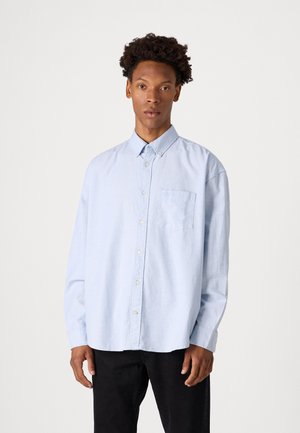 STANDARD FIT OXFORD LOGO - Vapaa-ajan kauluspaita - light blue