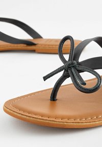 Next FOREVER COMFORT BOW DETAIL REGULAR WIDE FIT - Papuci plajă - navy blue