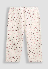 Weiße Kleinkindhose mit kleinem pinken und roten Blumenmuster, elastischem Taillenbund und rüschierten Säumen auf einem einfarbigen Hintergrund.
