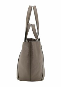 Sac fourre-tout en cuir texturé taupe avec double sangle longue, présenté de côté sur fond blanc.
