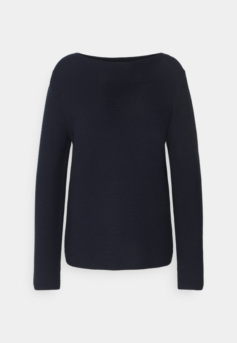 Pull en maille bleu marine avec manches longues et large encolure ronde présenté sur un fond uni.
