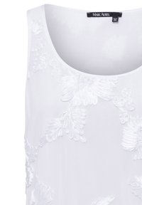 Weißes ärmelloses Top mit kunstvoller tonal floralen Stickerei und rundem Ausschnitt. Glattes Material mit leichtem Glanz, Etikett sichtbar.