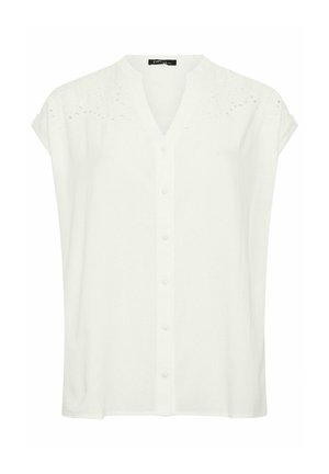 Weiße Bluse mit kurzen Ärmeln, V-Ausschnitt, durchgehender Knopfleiste und dekorativer Lochstickerei auf Schultern und oberer Brust.