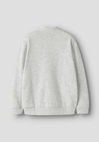 Hellgrauer Sweatshirt mit einer strukturierten, weichen Oberfläche. Verfügbar mit Rundhalsausschnitt, langen Ärmeln und gerippten Bündchen sowie Saum.