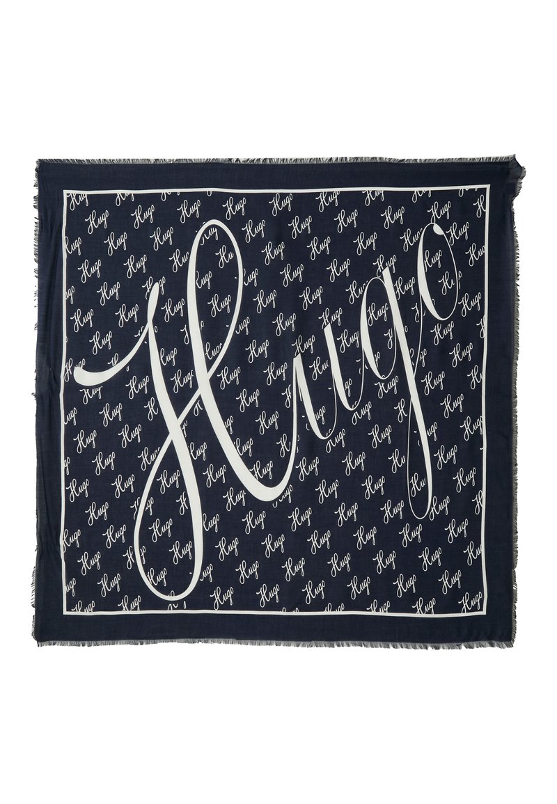Marinehalsduk med et gjentatt mønster av hvit skriftlogo, kantet med en hvit ramme og avsluttet med frynser.
