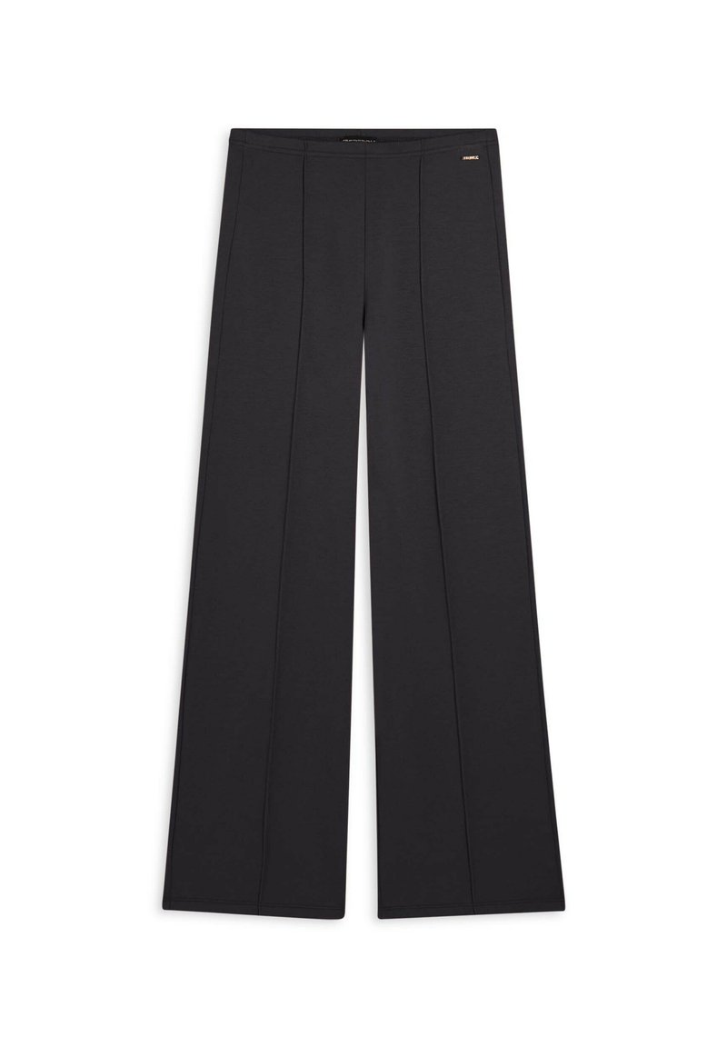 Pantaloni neri a gamba larga realizzati in tessuto morbido, caratterizzati da due pince frontali e un discreto accento con logo. Texture liscia con un design sartoriale.
