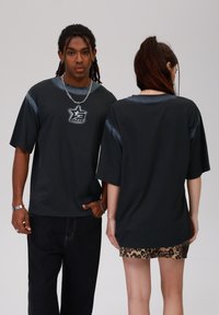 YOURTURN - UNISEX - Print T-shirt - black Thumbnail Image 1