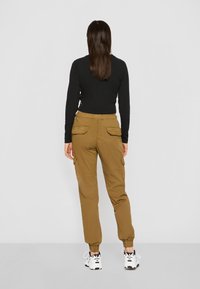 Urban Classics Cargobyxor - olive