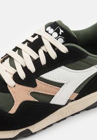 Diadora N902 UNISEX - Trainers - green/black