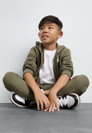 SPORTSWEAR CLUB FLEECE - Treningsdress - medium olive/white